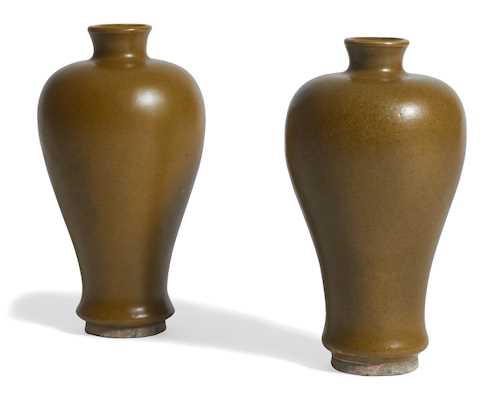 PAIR OF SMALL MEIPING VASES.