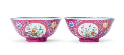 A FINE PAIR OF PINK SGRAFITTO-GROUND MEDAILLON BOWLS.