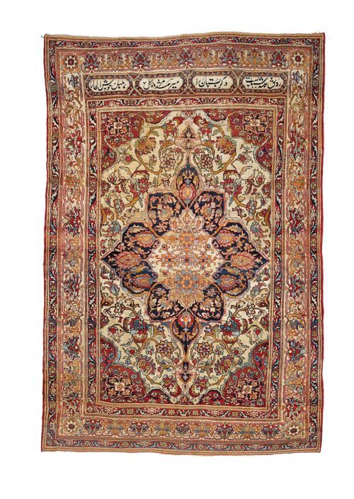 FERAGHAN antique.White ground with a central medallion and red corner motifs. The entire carpet is patterned with trailing flowers and palmettes. White border. Signs of wear, 210x320 cm.
