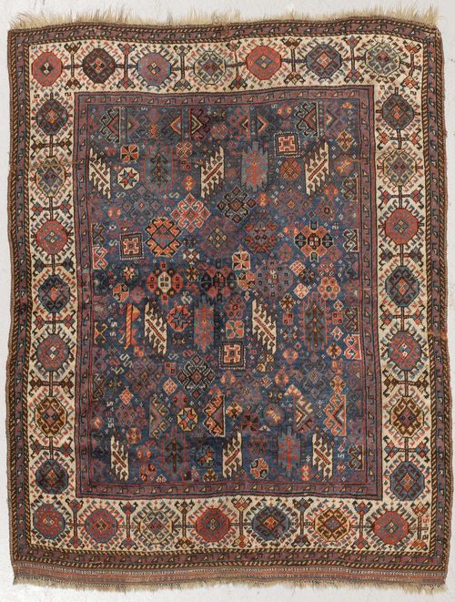 GASHGAI antique.Dark blue central field, geometrically patterned. White edging with stylised blossoms, slight  wear, 155x170 cm.
