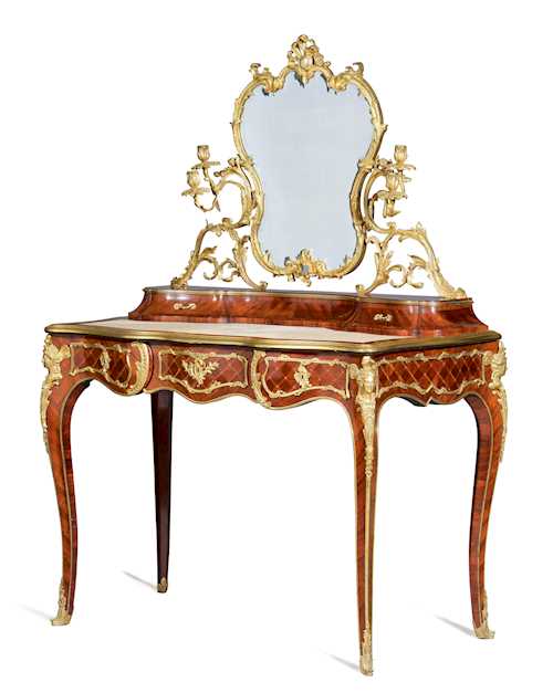 COIFFEUSE (DRESSING TABLE)