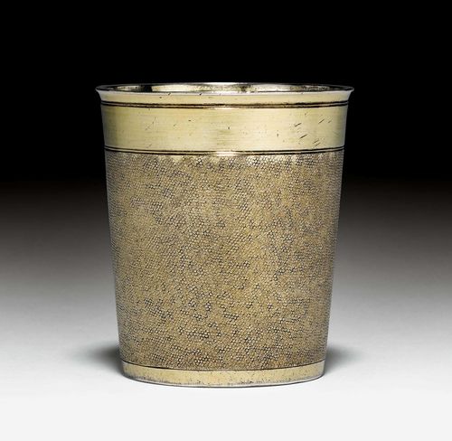 SILVER-GILT SNAKESKIN BEAKER,Augsburg 1670-75. Maker's mark Esaias I Busch. Re-stamped in France 1838. Slightly conical form with profiled rim. Wall embossed all around, smooth lip and foot. Flat bottom. H 8 cm, 140g. Provenance: German private collection.