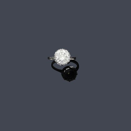 DIAMOND RING, ca. 1950. White gold ca. 700. Classic-elegant ring, the top set with 1 brilliant-cut diamond weighing ca. 3.40 ct, ca. L-M / I1, in a finely open-worked 8-prong setting. Size ca. 55. Tested by Gemlab.