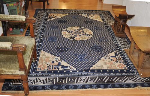 CHINA antique.Blue central field with beige central medallion and corner motifs, floral pattern, blue border, 185x275 cm.