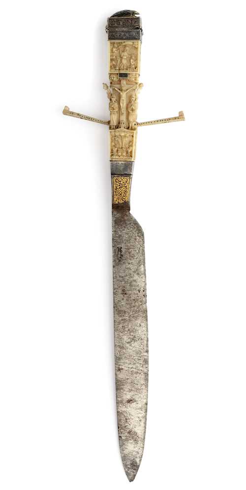 MUSEUM KNIFE WITH IVORY MICROCARVING AND FOLDING HANDLE