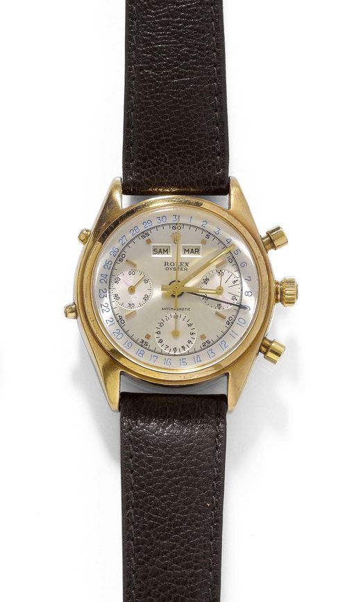 GENTLEMAN'S WRISTWATCH, CHRONOGRAPH WITH TRIPLE CALENDAR, ROLEX, 1950s. Yellow gold 750. Ref. 4767. Tonneau-shaped case with round sprung pushers, screwed back and crown. silver-coloured dial with appliquéd indices, luminous hands, outer date in blue with black hand, 30 minute counter with division for telephone calls, 12 hour counter, small second at 6h, two windows, with day of the week and month in French at 12h. Hand winder, Cal. Valjoux 72C, chronograph with column wheel, beryllium balance, incabloc, signed Rolex. Brown leather band with gold-plated Rolex clasp. D 36 mm. With case and copy of revision by WOSTEP, May 1900.
