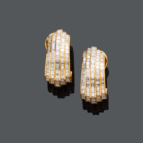 DIAMOND EAR CLIPS, HEMMERLE, ca. 1995. Yellow gold 750. Elegant, modern half-Creole ear clips, set throughout with 240 square-cut diamonds weighing ca. 27.80 ct. Ca. 3.5 x 1.5 cm. With case and copy of the insurance estimate, November 1995.