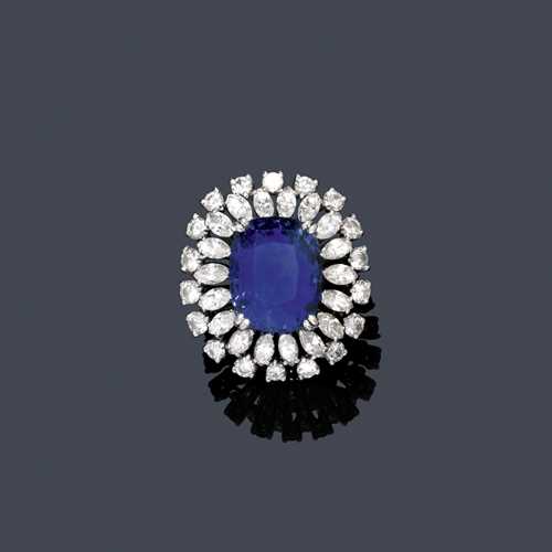 CEYLON SAPPHIRE AND DIAMOND RING, E. MEISTER, ca. 1960. White gold 750. Classic, fancy Entourage ring, the top set with 1 very fine Ceylon sapphire weighing ca. 20.86 ct, unheated, within a border of 18 navette-cut diamonds weighing ca. 2.00 ct and 18 brilliant-cut diamonds weighing ca. 1.00 ct. Size ca. 54. Tested by Gemlab.