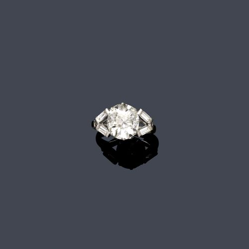 DIAMOND RING, ca. 1950. White gold ca. 600. Classic solitaire model, set with 1 oval, old European cut diamond weighing ca. 3.90 ct, ca. M/P1, chipped on the edge, flanked by 4 navette-cut diamonds weighing ca. 0.30 ct. Size ca. 55. Tested by Gemlab.