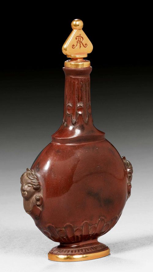 RARE BOETTGER STONEWARE SMELLING BOTTLE, MEISSEN, CIRCA 1710-15.With later gold mount. Foot and spout painted in gold and with gold stopper engraved with AR monogram. H 7.3 cm (9 cm)