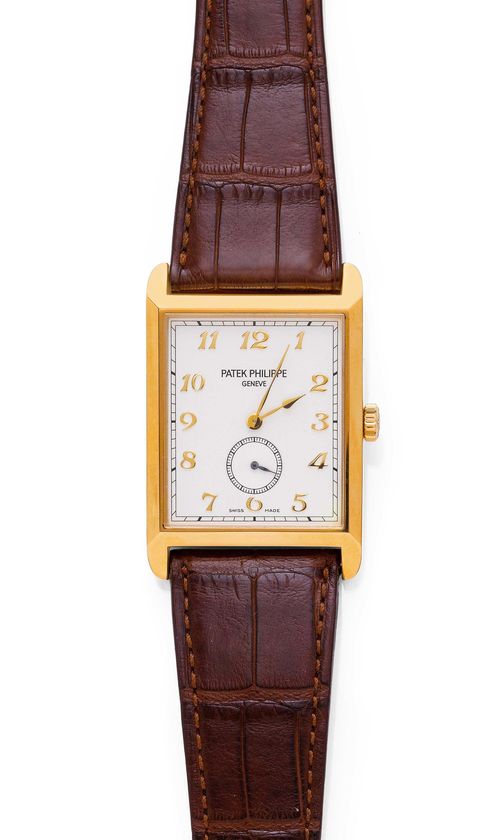 GENTLEMAN'S WRISTWATCH, PATEK PHILIPPE GONDOLO, 2007. Yellow gold 750. Ref. 5109J-001. Flat, rectangular case No. 4332124, silver-plated dial with gold Arabic numerals, small second hand at 6h. Hand winding movement No. 1896017, Cal. 215 with Gyromax balance. Brown, original leather band with gold Patek clasp. D 30 x 43 mm. With PP leather case and warranty, December 2007.