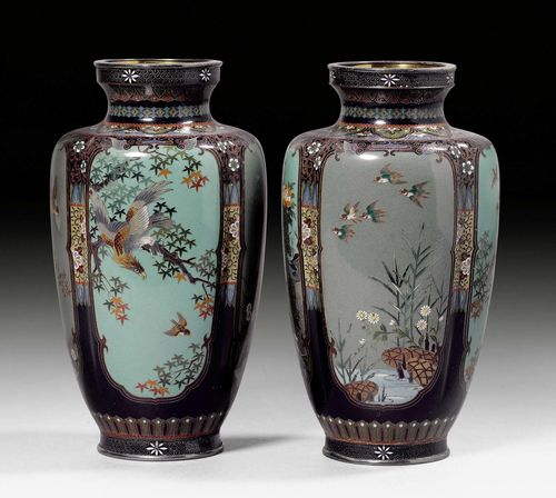 A PAIR OF SMALL BLACK GROUND CLOISONNÉ-VASES. Japan, Meiji period, height 15 cm. (2)