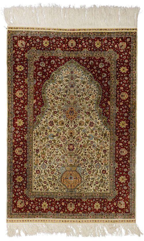 HEREKE SILK, PRAYER.Fineness: 16x16 knots/cm2. White mihrab with red spandrels, finely patterned with a flower vase and tendrils, red border, in good condition, 100x146cm.