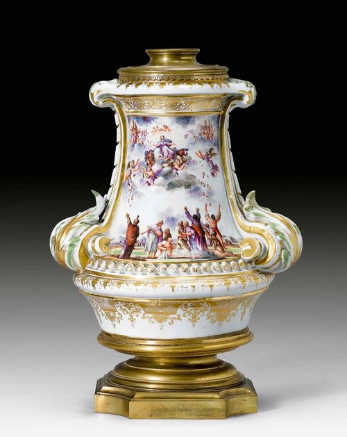 IMPORTANT PLINTH ELEMENT, Meissen, ca. 1727-1733. The model by Georg Fritzsche or Johann Gottlieb Kirchner. The painting probably by Johann Gregorius H&#246;roldt. Underglaze blue crossed-swords mark on the inside. H 29.5 cm without mount, W 30 cm. Various hairline cracks and fire cracks, acanthus leaves on the rim with old restoration. Provenance: From an old private collection, Zurich.