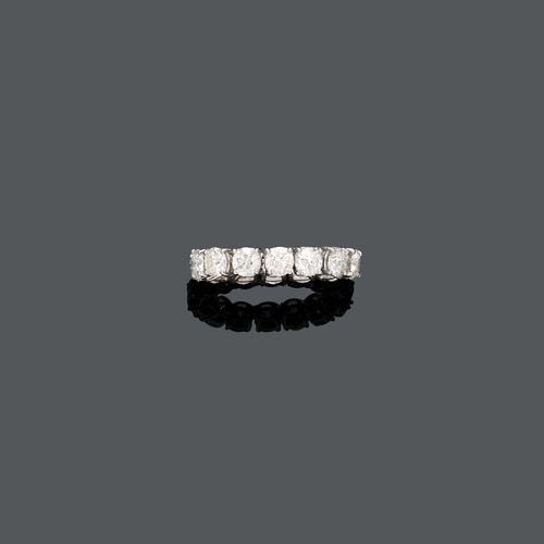 DIAMOND MEMORY RING. White gold 750. Set with 14 brilliant-cut diamonds, weighing ca. 4.20 ct. Size ca. 51.