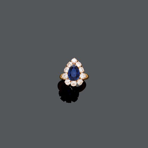 BURMA SAPPHIRE DIAMOND RING, BY GRAFF. Yellow gold 750. Set with a pear-shaped Burma sapphire of ca. 4.14 ct, not heated, within a brilliant-cut diamond surround of ca. 0.30 ct. Size ca. 54.