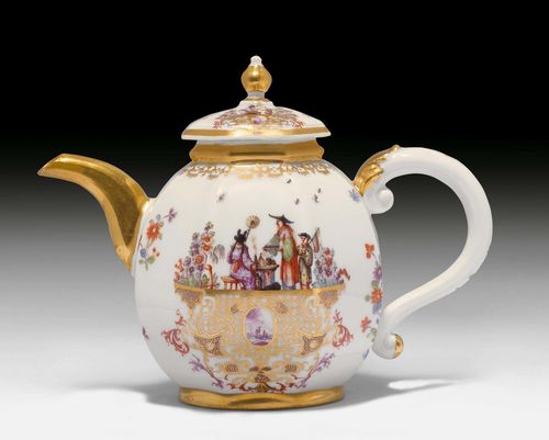 MEISSEN POLYGONAL TEAPOT AND COVER WITH CHINOISERIE DECORATION, Meissen, ca. 1730-35. Underglaze blue sword mark, potter&#39;s mark for Gottfried Seydel (1711-1764). Rim of the lid, restored. Gilding on the spout, touched up. H 14 cm. Provenance: - Koller Auctions, Zurich, 20 March 2007, Lot No. 1516. - from a Zurich private collection.