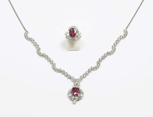 RUBY AND DIAMOND NECKLACE AND RING. White gold 585. Elegant, fine curb link necklace, the front set throughout with 53 brilliant-cut diamonds, the flexibly mounted pendant decorated with 1 fine oval ruby of ca. 3.20 ct within a border of 22 trapeze-cut diamonds and 7 brilliant-cut diamonds. Total weight of the brilliant-cut diamonds ca. 8.40 ct. L ca. 46.5 cm. Matching ring set with 1 oval ruby of ca. 2.80 ct, within a border of 18 trapeze-cut diamonds weighing ca. 1.40 ct and 6 brilliant-cut diamonds weighing ca. 0.70 ct. Size ca. 52. With copy of the estimate, March 2012.