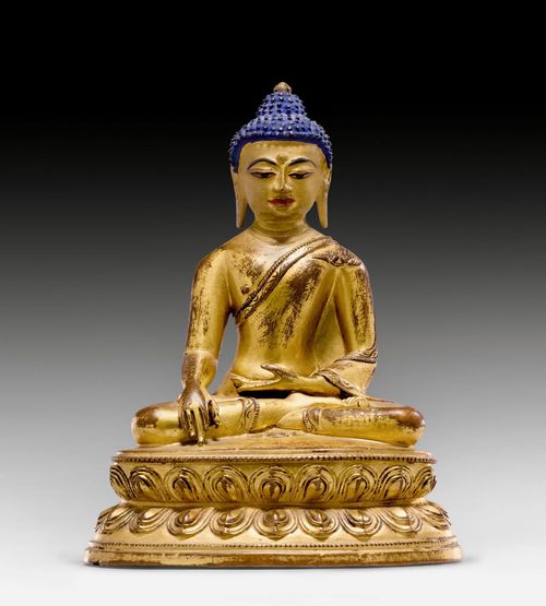 銅鎏金釋迦牟尼佛像。西藏，大約15世紀，高度13.5釐米。