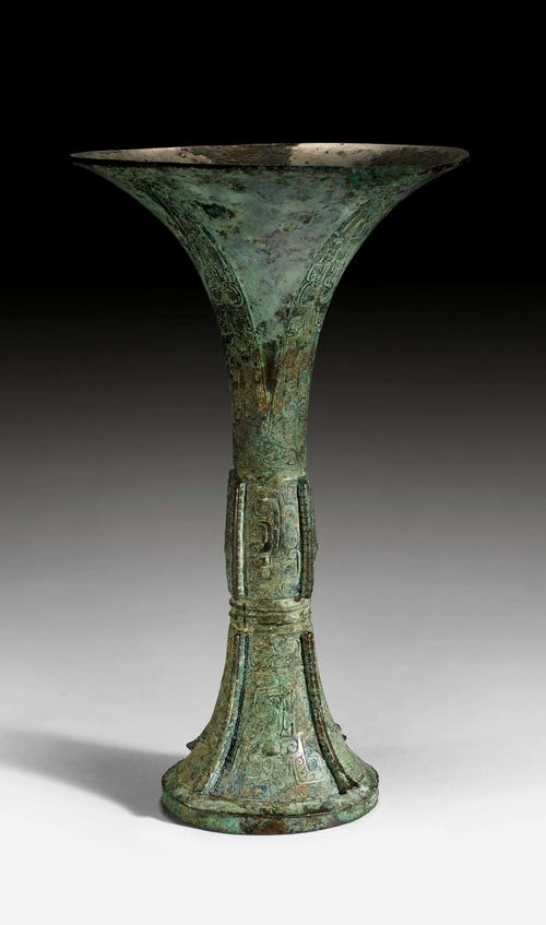 A SLENDER BRONZE RITUAL WINE VESSEL "GU". China, late Shang dynasty, circa 1200 BC, height 27.5 cm. Inscription inside the foot.