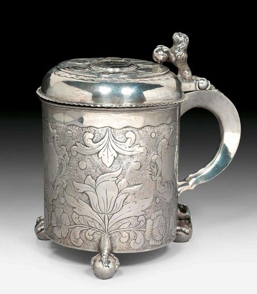 TANKARD WITH LID. Norway, late 18th - early 19th century.Maker's mark Andreas Lude, inspector Mathisa Pettersen. Chased and embossed on all sides. With 7 inlaid, gilt coins. H 18 cm. 710 g.
