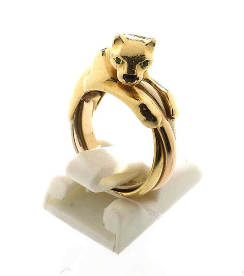 GOLD LADY'S RING, CARTIER ANTRINA. Yellow gold 750, 10g. Decorative band ring, the asymmetric top with a plastically-shaped, reclining panther, the muzzle adorned with 1 onyx cabochon, the eyes with 2 small emeralds. Ref. 40.84959, No. 609757. Size ca. 48. With case and copy of insurance estimate.