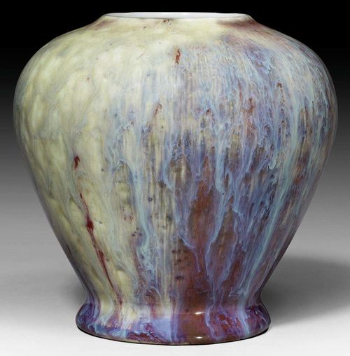 VASE, MEISSEN, FACTORY TRIAL PIECE CIRCA 1900.Baluster vase with red and blue flowing glaze. Underglaze blue sword mark, model number T 98 incised, 157 (body type). H 13.3cm.