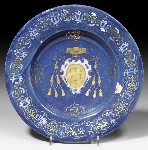 PLATE FROM THE CARDINAL FARNESE SERVICE, CASTELLI, CIRCA 1570-1600. Painted with the Papal Farnese coat of arms in gold on a blue ground. D 23cm. Area with chipped glaze on the edge. Provenance: Private collection, Gstaad, Switzerland