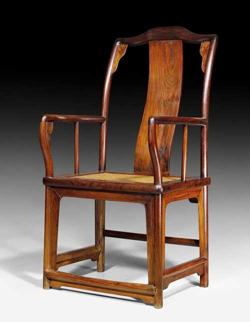 A LARGE HUANGHUALI SOUTHERN OFFICIAL&#39;S HAT ARMCHAIR. China, 17th c. H 121, seat 61x47 cm. Stained in a dark tone.