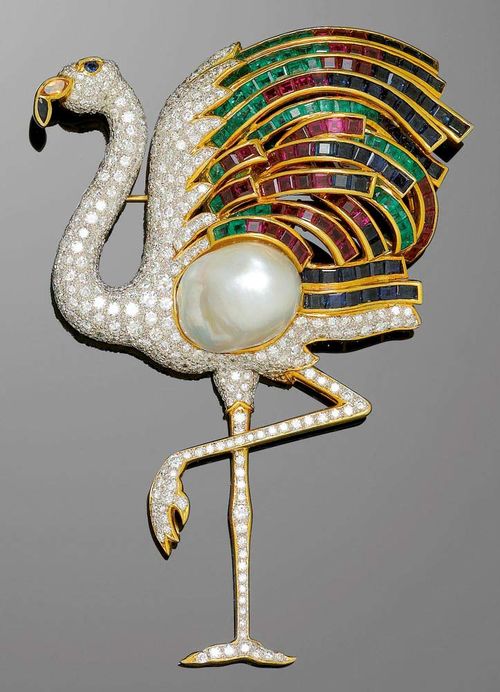 PEARL, GEMSTONE AND DIAMOND BROOCH. Yellow gold 750. Elegant, large brooch in the shape of a flamingo, set with 1 large baroque South Sea cultured pearl of ca. 20 x 15 mm. The wings set with numerous carré-cut rubies, sapphires and emeralds totalling ca. 24.10 ct. The head, body and legs set with 320 brilliant-cut diamonds totalling ca. 12.40 ct. The eyes and beak additionally decorated with small sapphires. Ca. 11 x 7 cm.