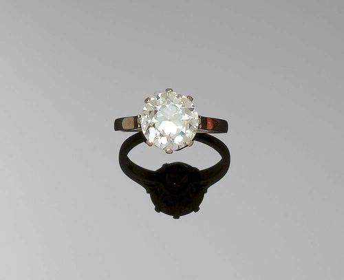 DIAMOND RING, ca. 1950. White gold 750. Classic solitaire model set with 1 brilliant-cut diamond, older cut, of 3.55 ct, J/VS2 in an eight-prong chaton. Size 55. With Gemlab Report No. 1617/08, April 2008.