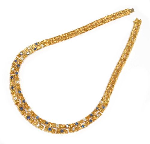 SAPPHIRE, DIAMOND AND GOLD NECKLACE, TIFFANY, ca. 1970. Yellow gold 750, 66g. Decorative, double-row necklace of textured links. The centre decorated with 24 round sapphires weighing ca. 2.00 ct and 13 brilliant-cut diamonds weighing ca. 1.00 ct. Engraved Tiffany. L ca. 40 cm.