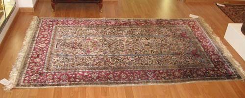 TEHERAN SILK antique.White mihrab finely decorated with plants and birds. Red border. Good condition, 205x130 cm.