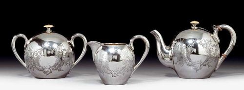 TEA SET. Moscow, 1896.Maker's mark Iwan Petrowitsch Chlebnikow. Inspector's mark Oleks Leu Fedorowitsch and Arzibaschew Anatoli Apolonowitsch. Spherical body with engraved cartouche. Curved, smooth handle. Cover with ivory finial. Inside gilt. Consists of teapot, cream and sugar pots. H TK 11 cm. 780 g.