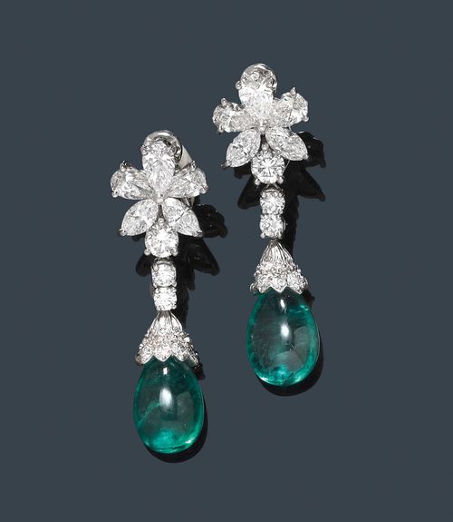 EMERALD AND DIAMOND EAR PENDANTS, TIFFANY. Platinum. Elegant ear pendants, the clips each set with 3 drop-cut diamonds, 2 navette-cut diamonds and 1 brilliant-cut diamond, below, 2 flexibly mounted brilliant-cut diamonds and a drop-cut emerald weighing ca. 10.00 ct, in a chalice-shaped attache set with brilliant-cut diamonds. Total weight of the diamonds ca. 3.00 ct. Signed Tiffany & Co. With case.