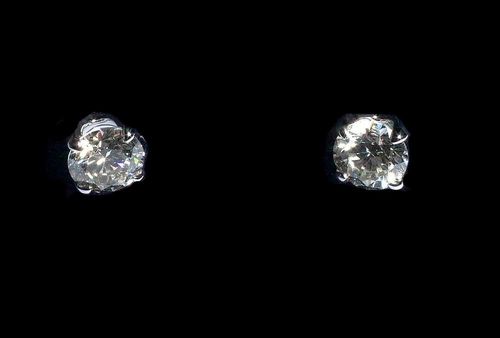 BRILLIANT-CUT DIAMOND STUD EARRINGS. White gold 750. Elegant solitaire stud earrings, each with 1 brilliant-cut diamond totalling ca 1.45 ct, ca. K/VS, in a classic chaton setting.