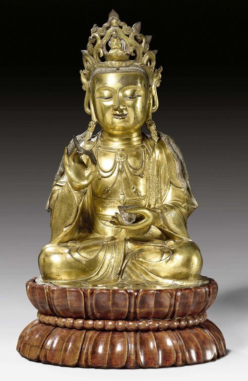 A LARGE GILT BRONZE FIGURE OF GUANYIN WITH FINE FACE. China, Ming dynasty, height (without wooden base) 34.5 cm.