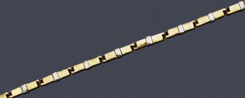 A GOLD NECKLACE, BOUCHERON. Yellow and white gold 44g. Model "Magalì". Decorative chain composed of 21 cuboid links, the center decorated with a white gold band pattern, integrated clasp, signed Boucheron, no. P58821. L 39 cm.