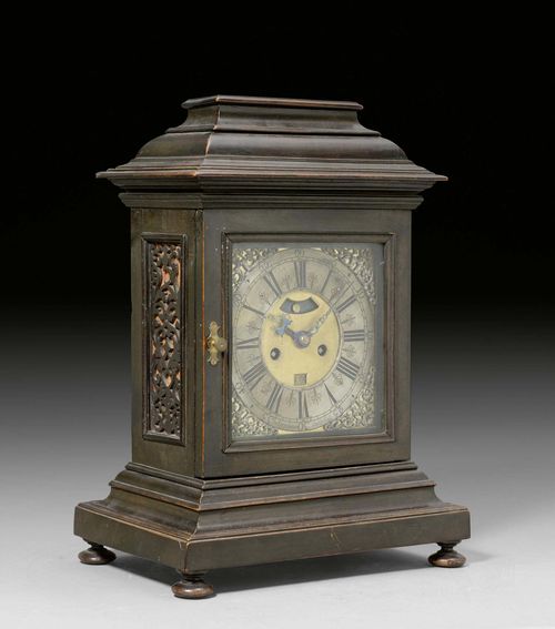 BRACKET CLOCK WITH ALARM, Baroque, South Germany, 18th century. The dial signed JOS KERCHAMER LANDSHUT. Wooden case, brass fronton with silvered chapter ring. Window for date and pendulum. Movement with verge escapement striking the 3/4 hours on 2 bells. H 43 cm. 1 key. Springs require servicing.