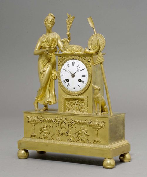 MANTEL CLOCK, Restauration, Paris circa 1830/40. Gilt bronze and brass. Paris escapement striking the 1/2 hours on bell. H 39 cm.
