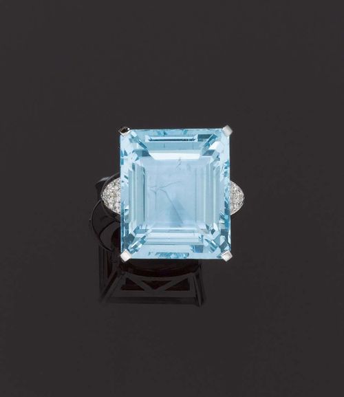 AQUAMARINE AND BRILLIANT-CUT DIAMOND RING. White gold 750. Modern ring, set with 1 large octagonal aquamarine of ca. 42.00 ct., the ring shoulders are additionally decorated with 12 brilliant-cut diamonds totalling ca. 0.36 ct. Size ca. 55.5.