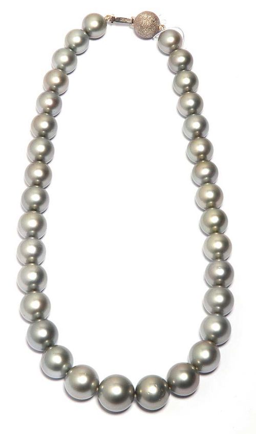 TAHITI PEARL NECKLACE. Fastener white gold 585. Casul elegant necklace of 33 graduated silver-gray Tahiti cultured pearls of ca. 11.2 - 14.8 mm Ø, with a shaped ball clasp. L ca. 43 cm.