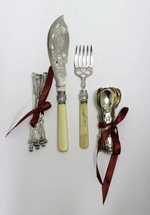 LOT: FISH SERVING CUTLERY, 12 WHISKS, 12 APOSTLE SPOONS.Silver and silver-plated. Matching. 12 whisks, 12 apostle spoons, silver. Fish serving cutlery, silver-plated with bone handle. Spoons 306 g.