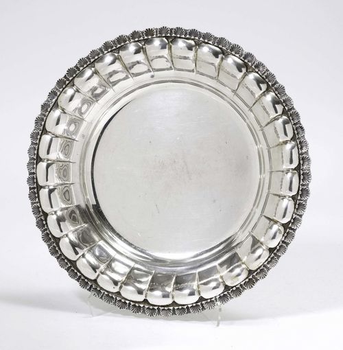 SHALLOW BOWL,silver. Hungary. 2nd half of the 20th century. H 4.6 cm, D 33.6 cm, 873 g.