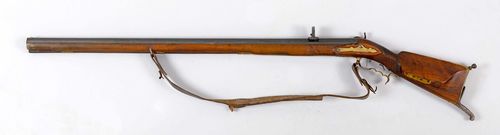 PERCUSSION RIFLE, Swiss, 1830/40. Octagonal barrel (L 89.5 cm), Cal. 14 mm, sighted barrel. Signed "D. Ulerich in Brunnen". Flat lock plate and cock. Set trigger. Brass mounts. Walnut stock, fish-skin patterned. Wooden ramrod. Total length 136 cm.