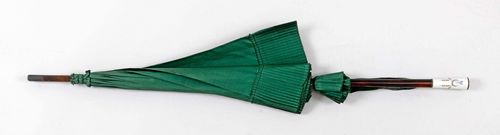 UMBRELLA WITH ENAMEL HANDLE,Geneva, ca. 1920. Conical grip with flower medallions and bows, transitioning into a tortoiseshell shaft. Green fabric. L 85.5 cm.