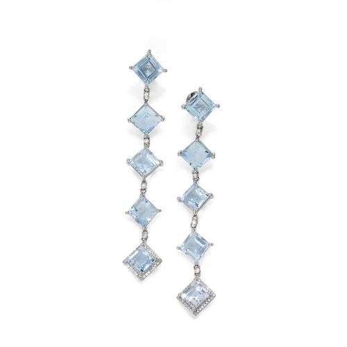 TOPAZ AND DIAMOND EAR PENDANTS. White gold 750. Attractive ear studs, each of a sequence of 4 square topazes, flexibly mounted to one another by means of diamonds, the lower part, each of 1 square topaz within a border of diamonds. Total weight of the 10 topazes ca. 28.00 ct and total weight of the 72 diamonds ca. 0.30 ct. L ca. 8.2 cm.