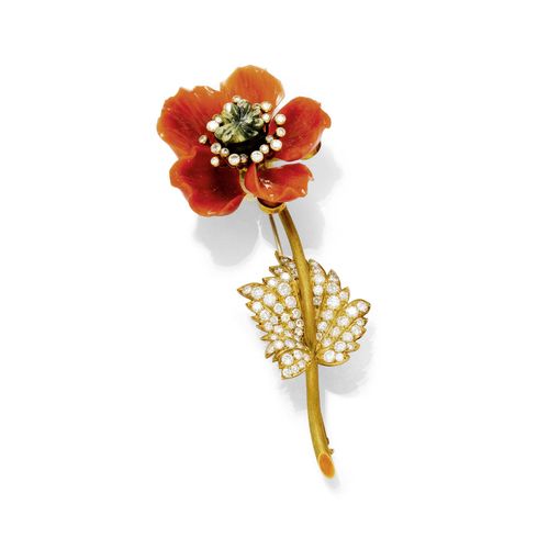 CORAL, NEPHRITE AND DIAMOND BROOCH, Vienna ca. 1950. Yellow gold 750. Decorative brooch designed as a hibiscus, the petals of engraved Mediterranean corals, the centre decorated with 1 engraved nephrite and 22 brilliant-cut diamonds weighing ca. 0.40 ct in total, the leaf set throughout with numerous brilliant-cut diamonds weighing ca. 1.80 ct in total. Ca. 9 x 3.8 cm.