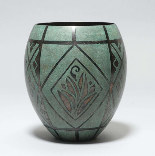 VASE,Christofle, ca. 1940. "Dinanderie" with geometric decoration. H 18 cm.