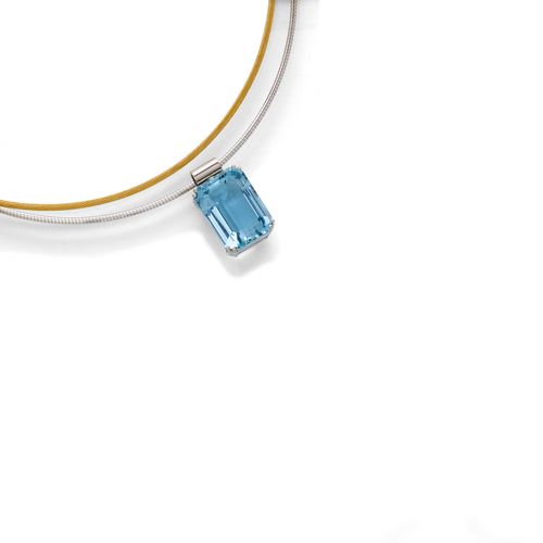 AQUAMARINE PENDANT AND 2 CHOKERS. White and yellow gold 750. Pendant set with 1 fine octagonal aquamarine weighing ca. 12.50 ct, on a choker in white gold, L ca. 37 cm. Matching choker in yellow gold.